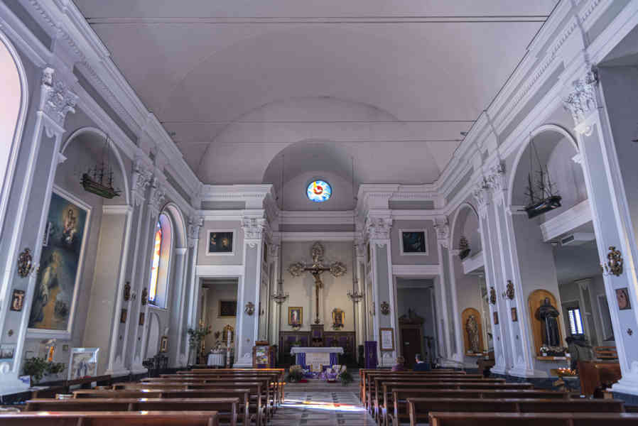 Italia - Génova 135 - barrio de Boccadasse - iglesia de San Antonio de Padova.jpg